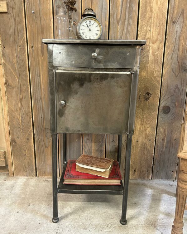 Petit meuble en métal années 40 – Image 4