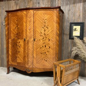 armoire vintage