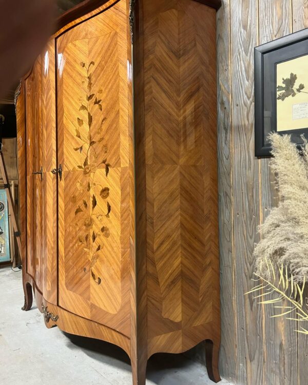 armoire vintage