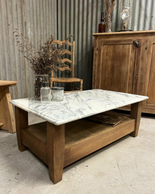 table basse en bois et marbre