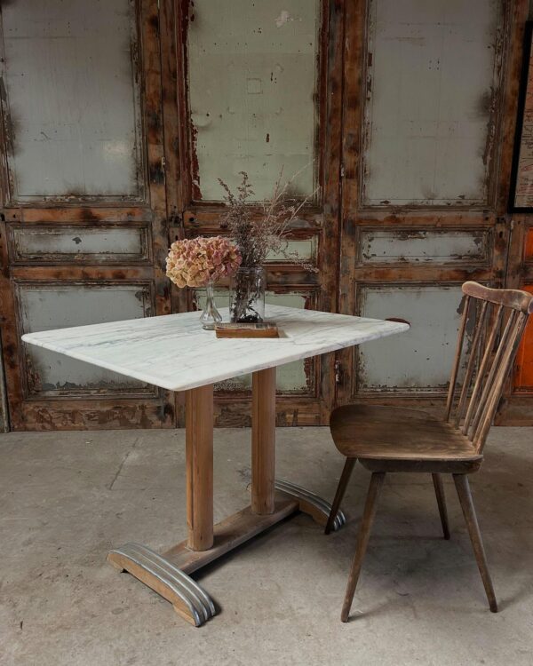 table de bistrot