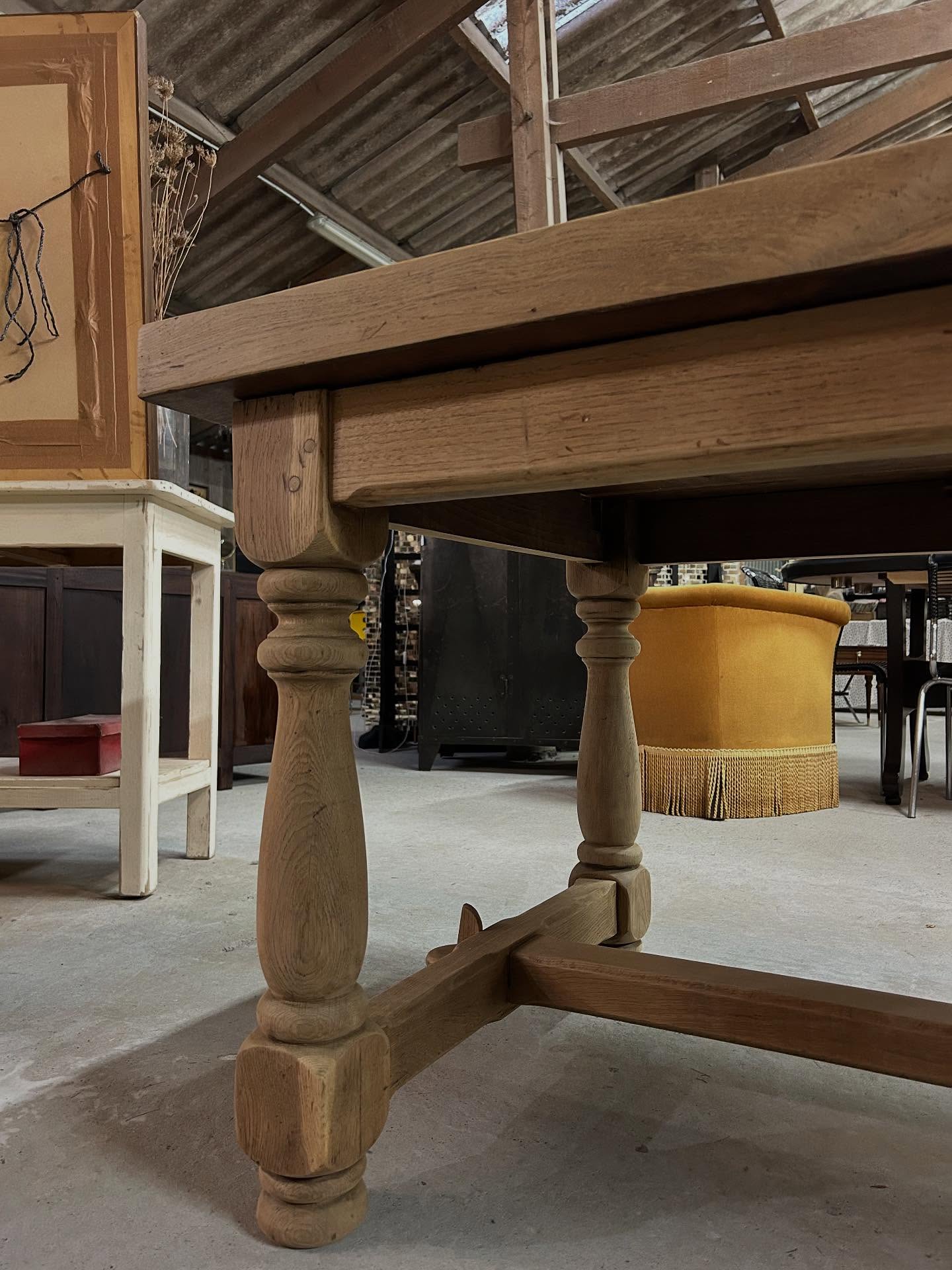 Table de ferme en chêne – Image 4