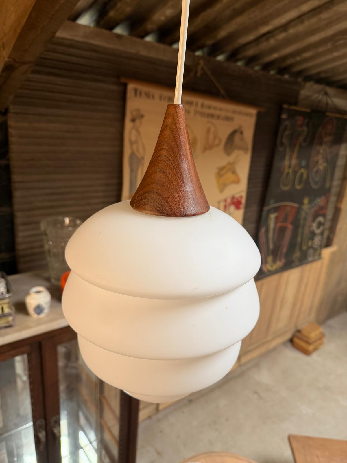 suspension scandinave Kalff