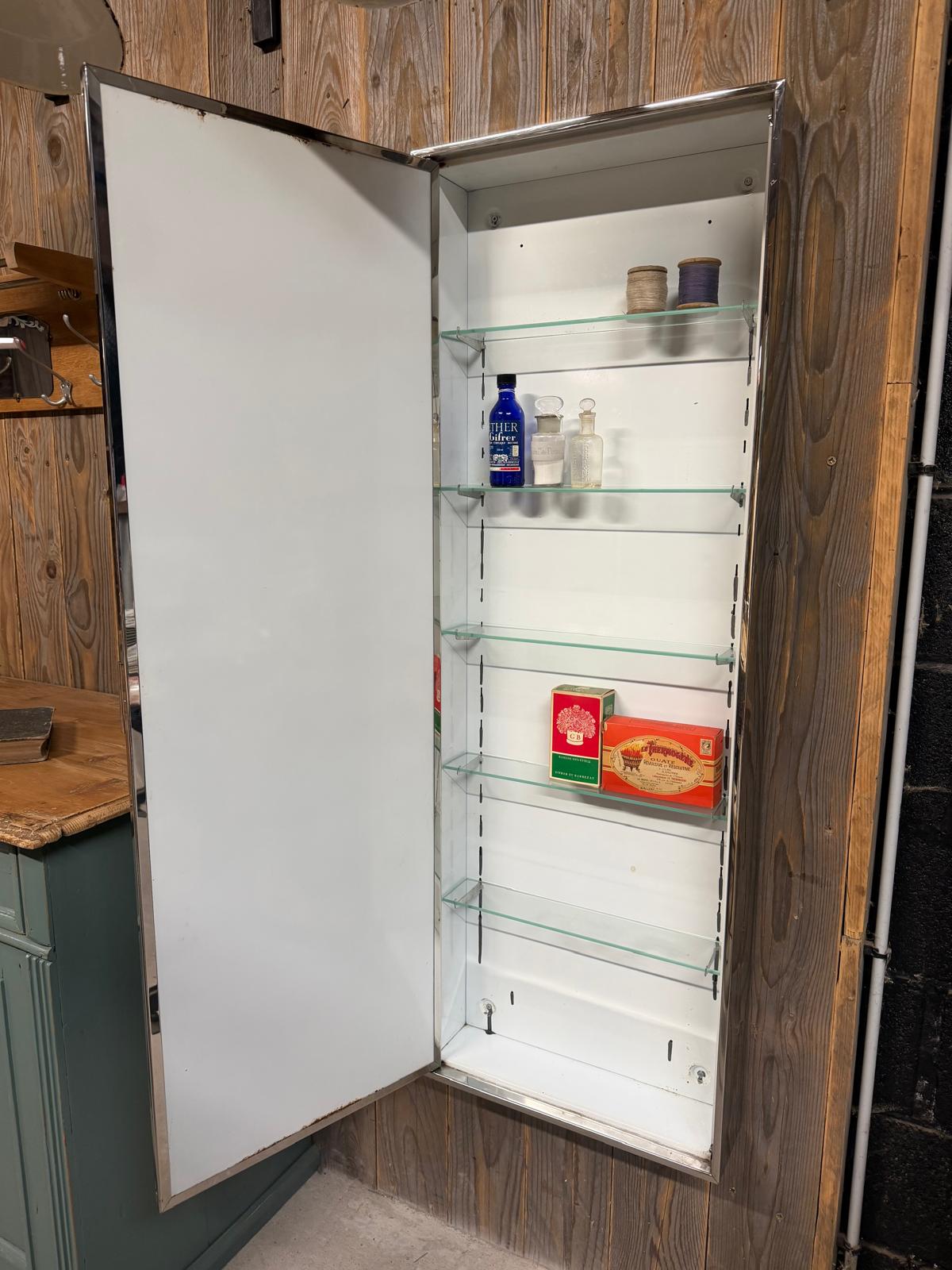 armoire vintage chromée