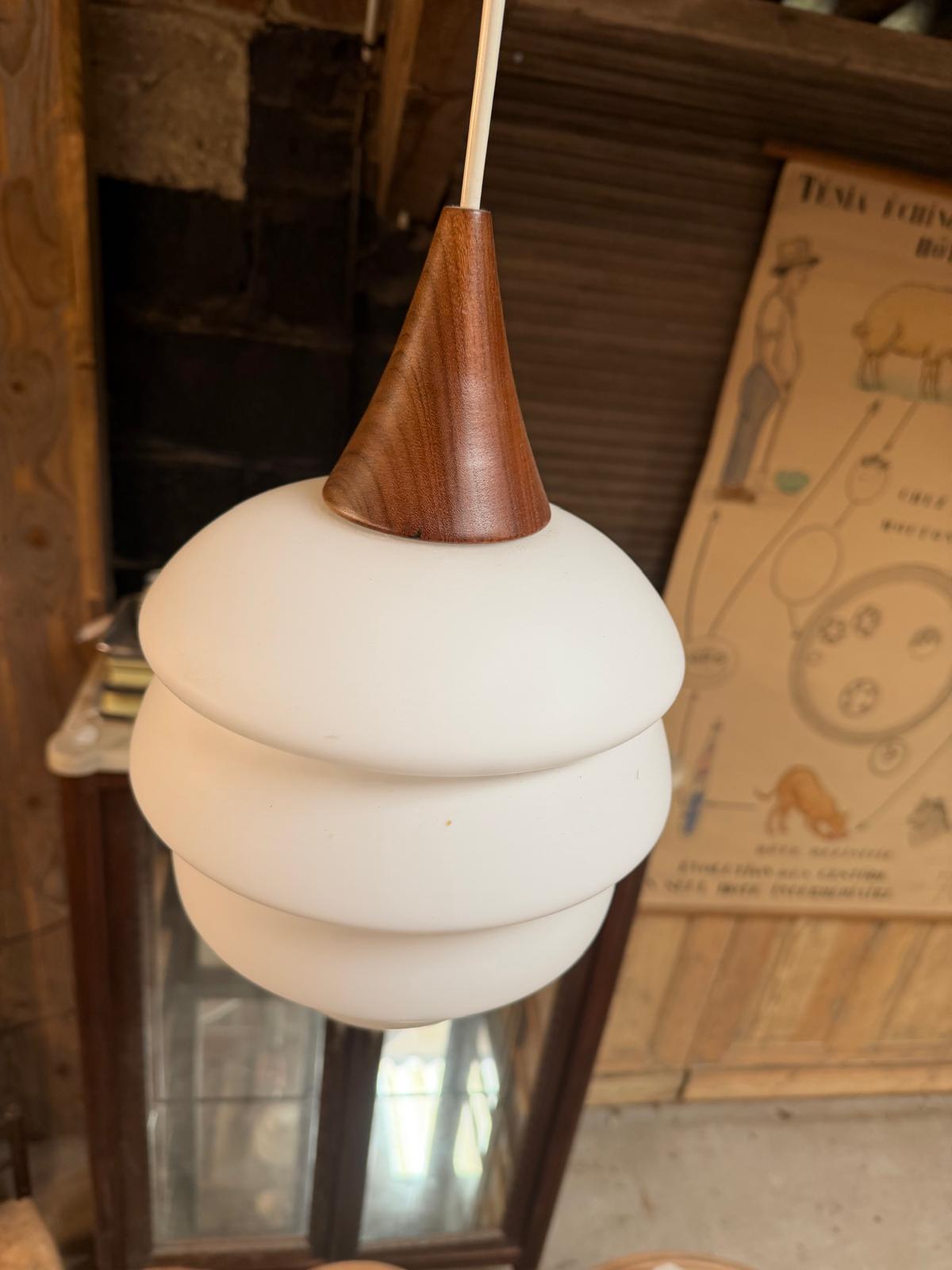 suspension scandinave Kalff