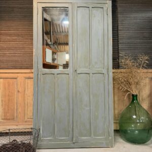 Armoire parisienne