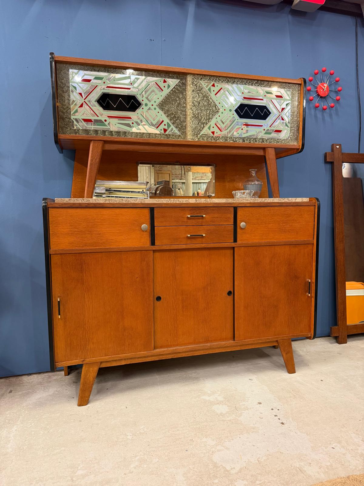 Ancien vaisselier vintage